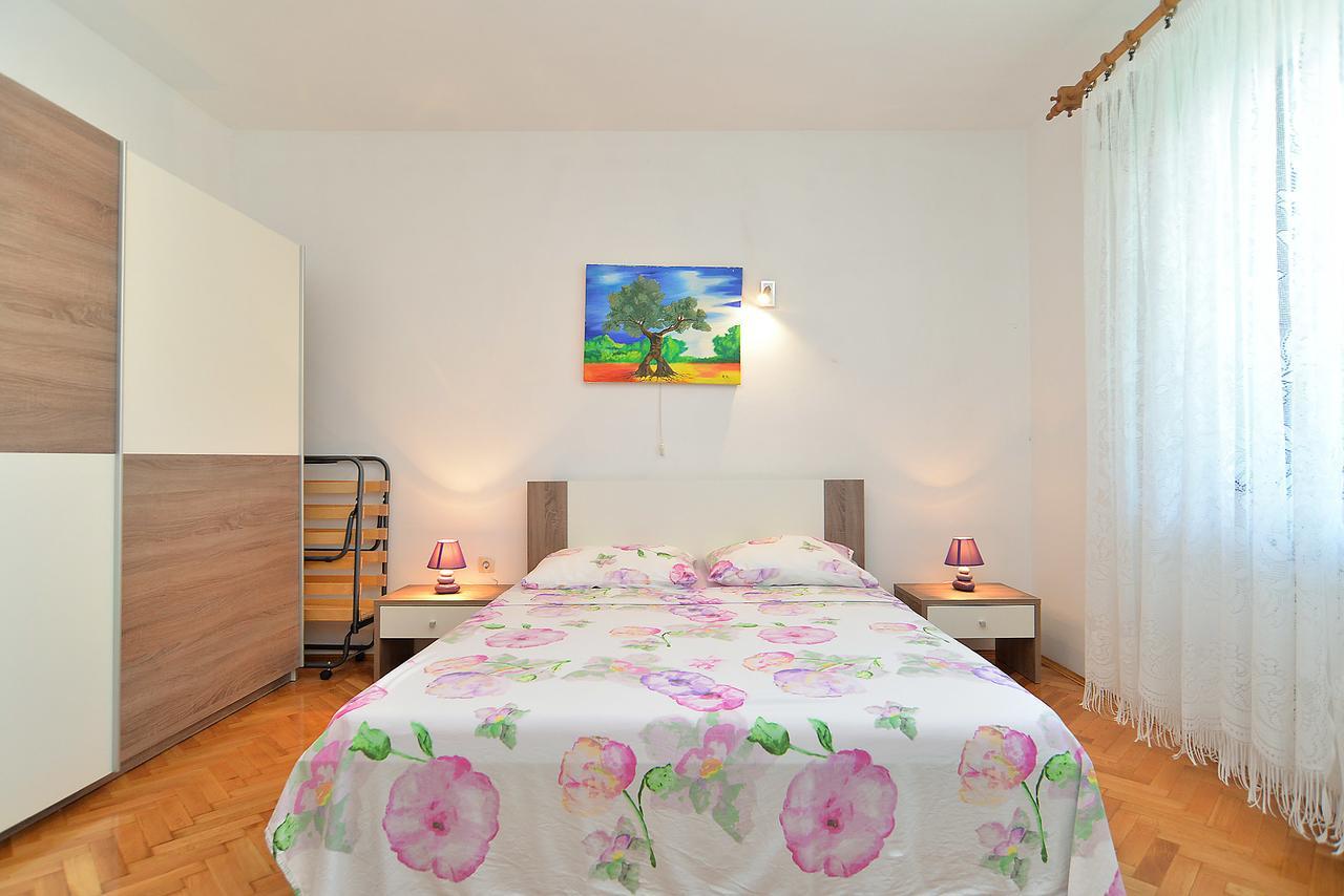 Apartments Gracijano 1724 Ližnjan Екстериор снимка