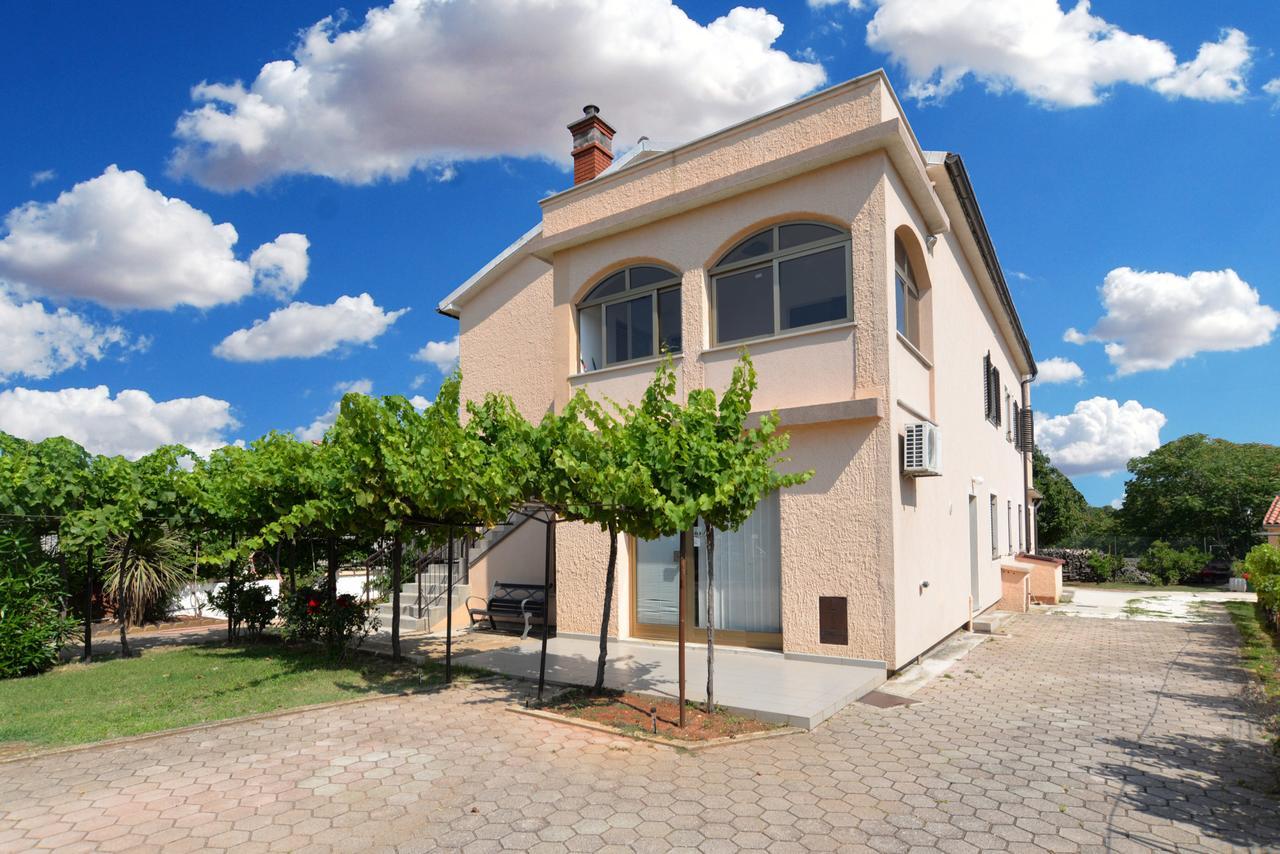 Apartments Gracijano 1724 Ližnjan Екстериор снимка