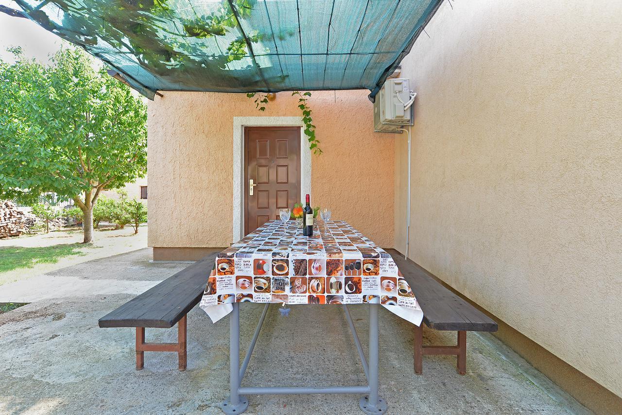 Apartments Gracijano 1724 Ližnjan Екстериор снимка