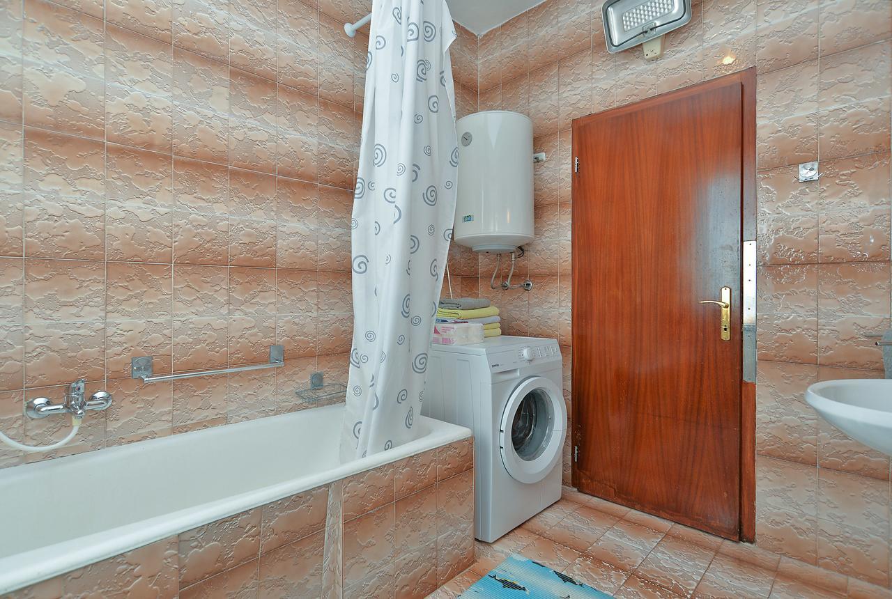 Apartments Gracijano 1724 Ližnjan Екстериор снимка