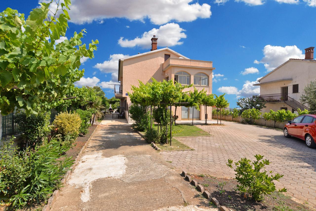 Apartments Gracijano 1724 Ližnjan Екстериор снимка