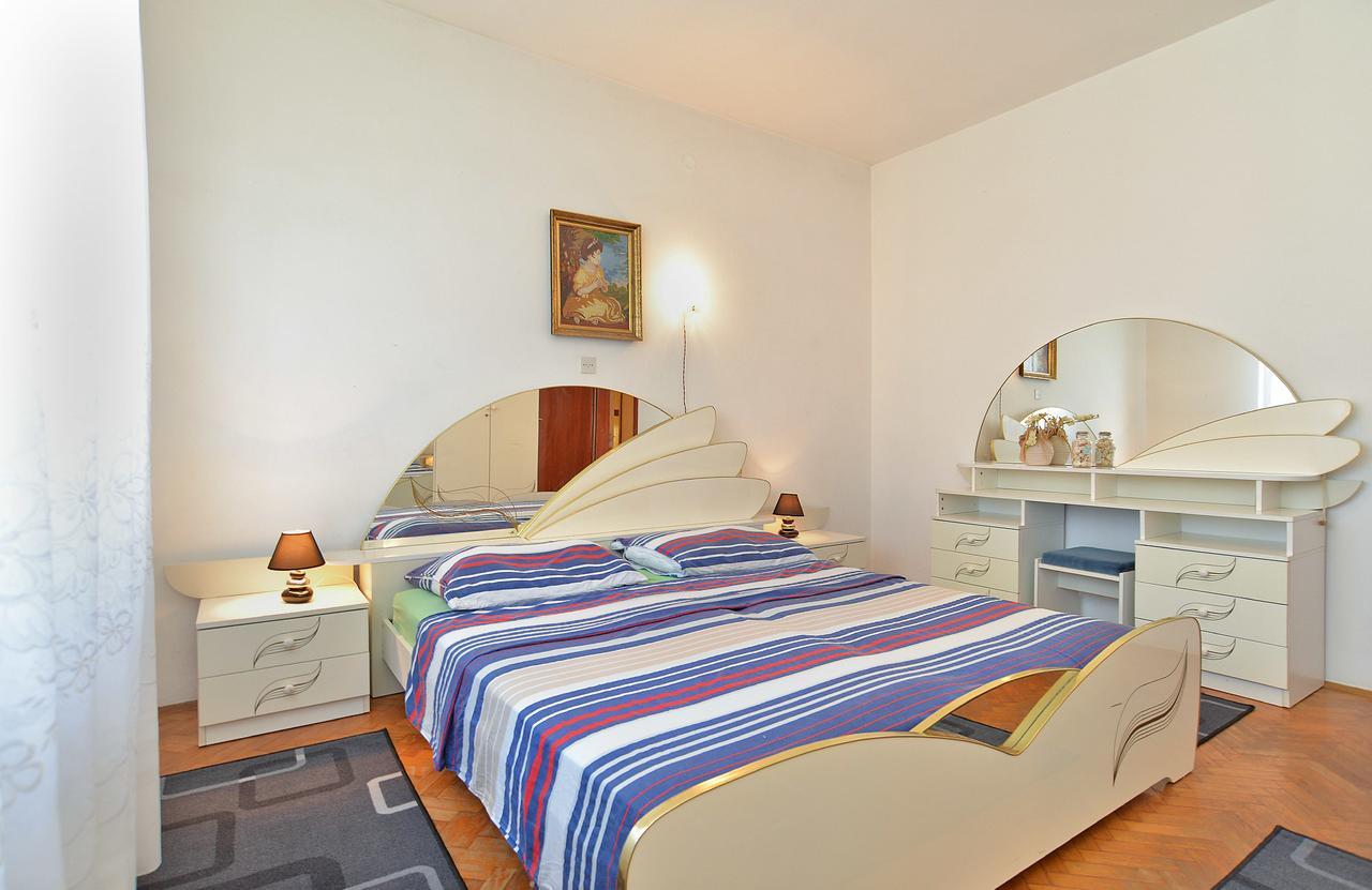 Apartments Gracijano 1724 Ližnjan Екстериор снимка