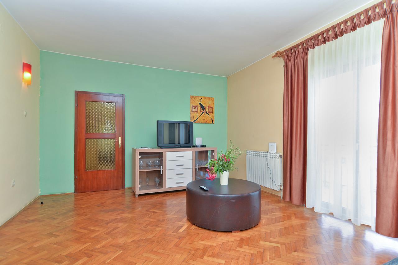 Apartments Gracijano 1724 Ližnjan Екстериор снимка