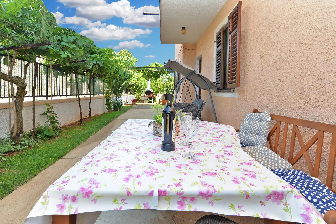 Apartments Gracijano 1724 Ližnjan Екстериор снимка