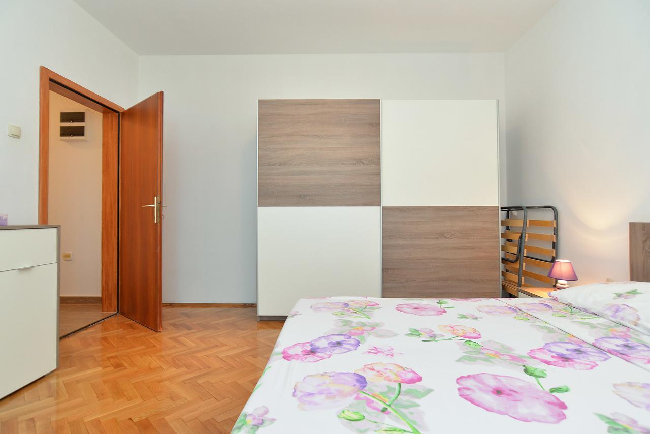 Apartments Gracijano 1724 Ližnjan Екстериор снимка