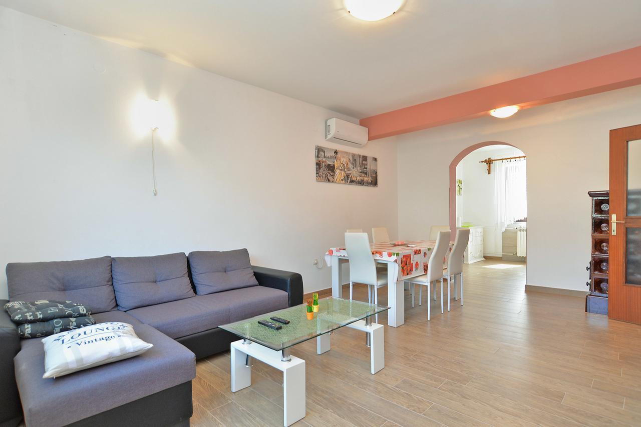 Apartments Gracijano 1724 Ližnjan Екстериор снимка