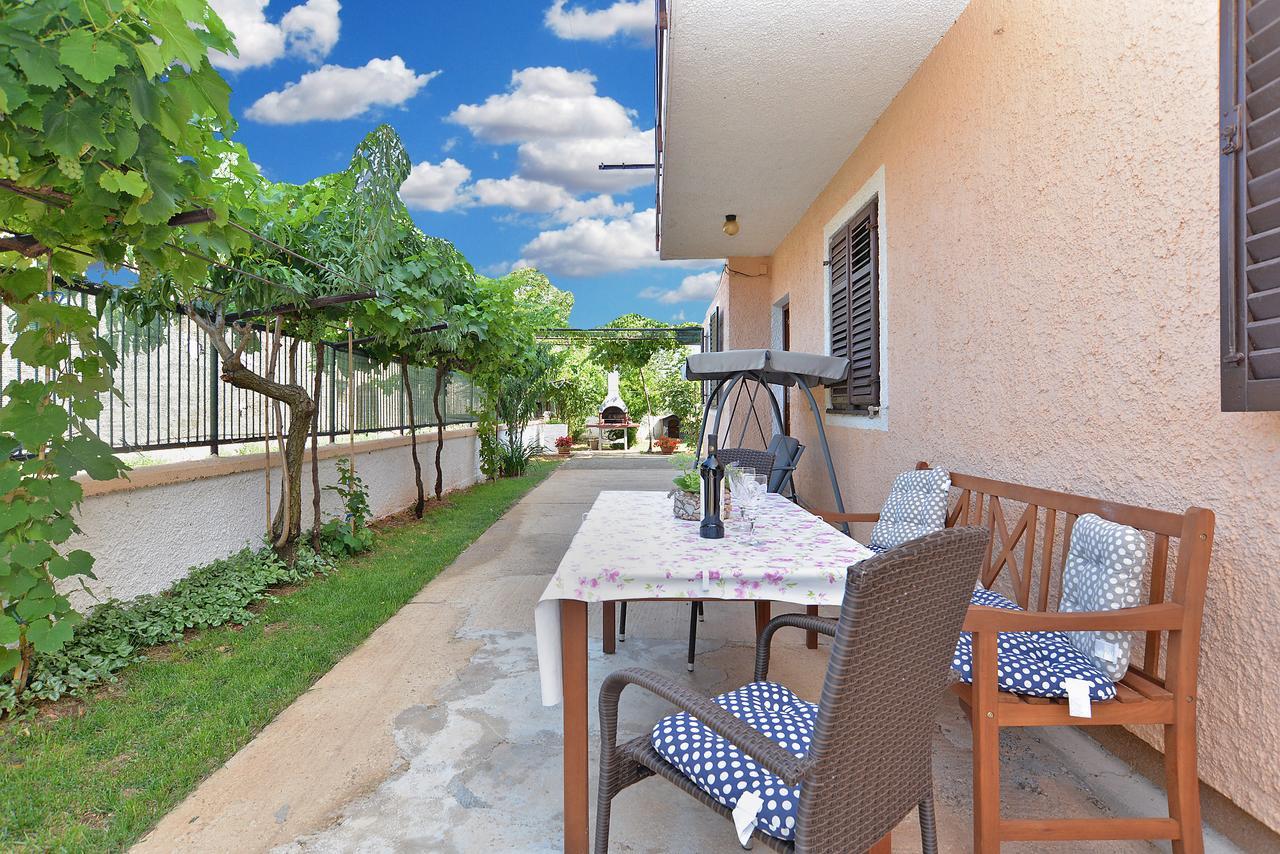 Apartments Gracijano 1724 Ližnjan Екстериор снимка