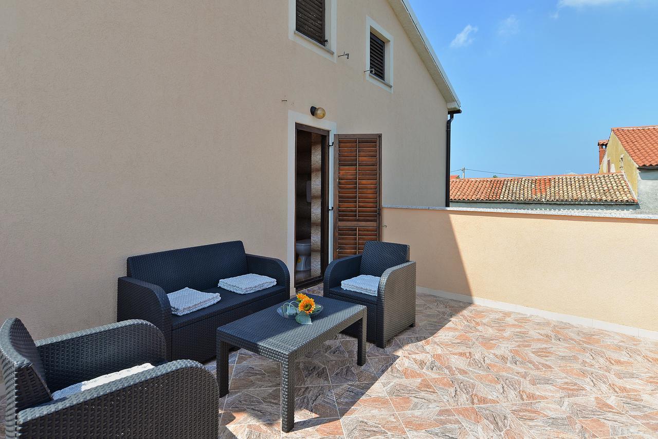 Apartments Gracijano 1724 Ližnjan Екстериор снимка