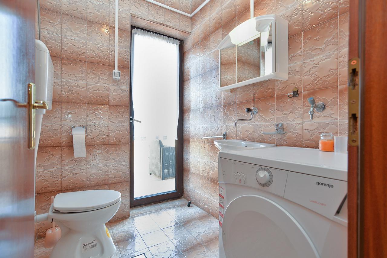 Apartments Gracijano 1724 Ližnjan Екстериор снимка