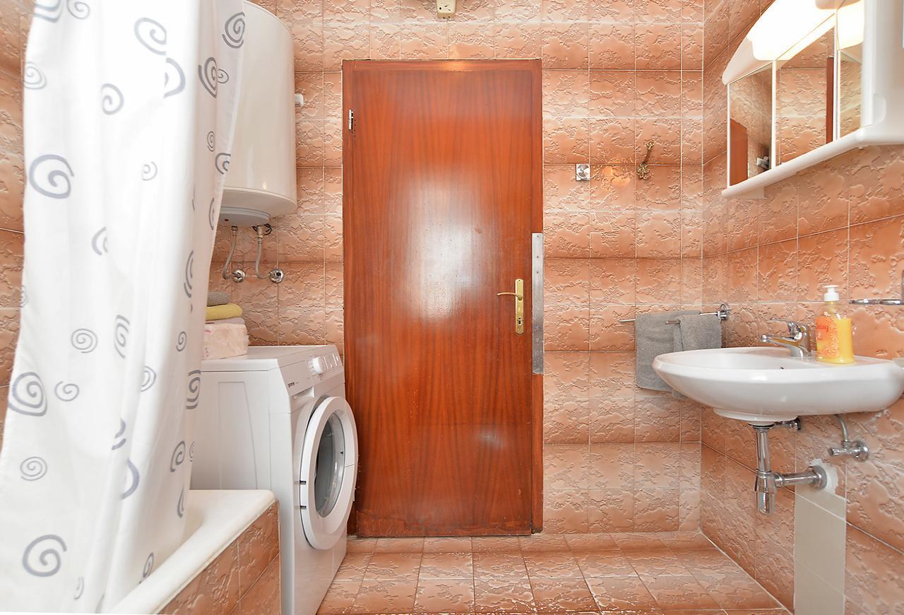 Apartments Gracijano 1724 Ližnjan Екстериор снимка