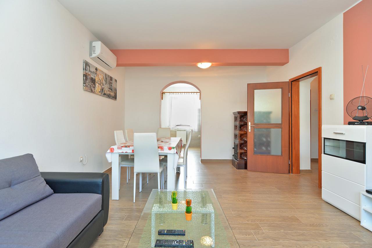 Apartments Gracijano 1724 Ližnjan Екстериор снимка