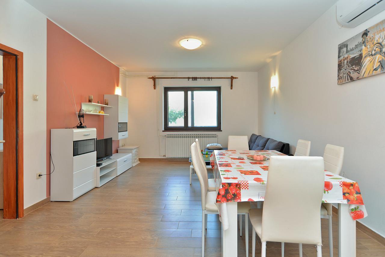 Apartments Gracijano 1724 Ližnjan Екстериор снимка