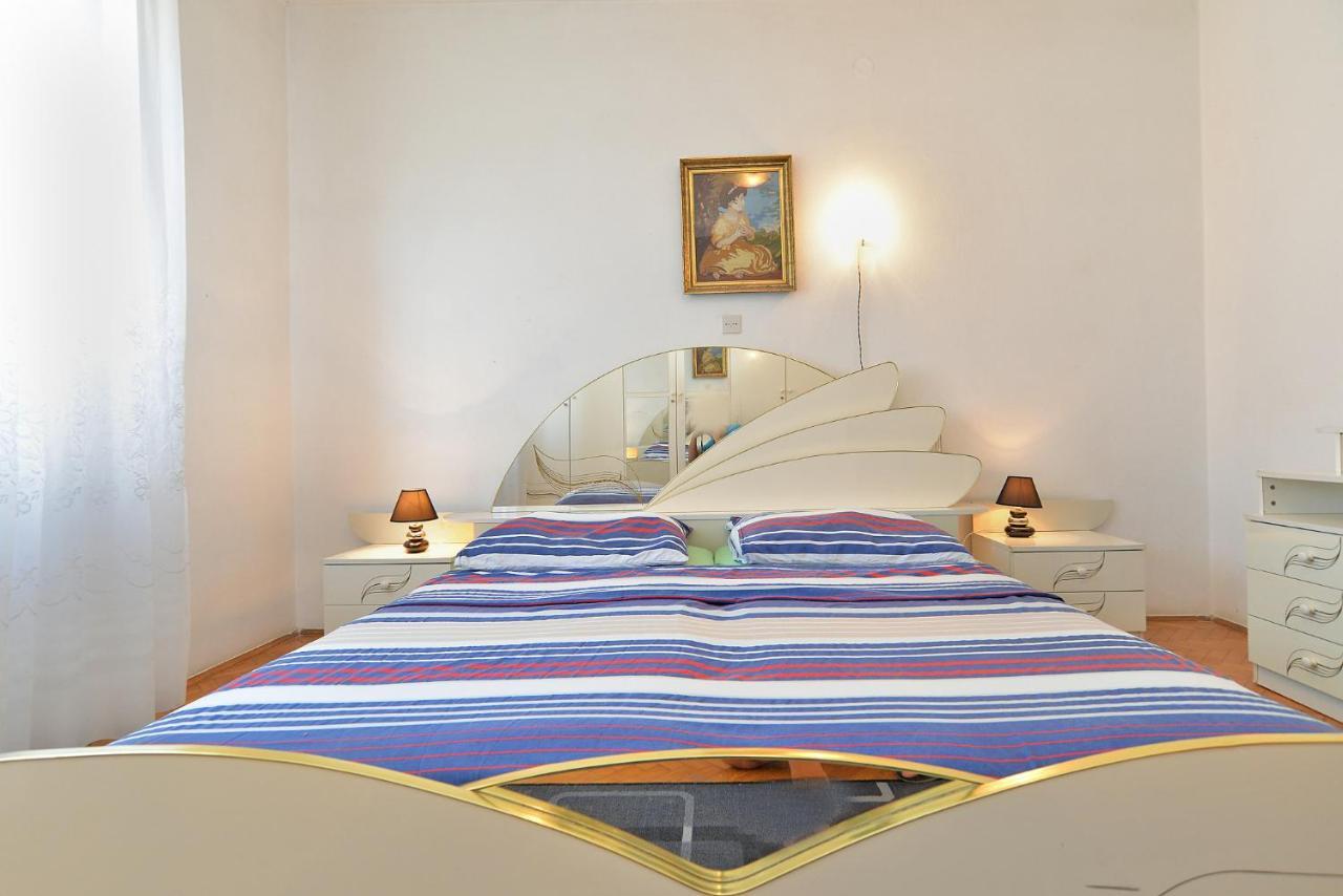 Apartments Gracijano 1724 Ližnjan Екстериор снимка